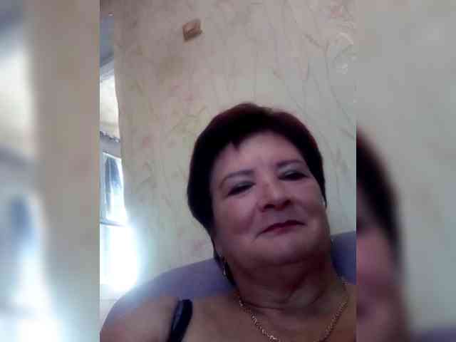 Empresswoman's sex show image