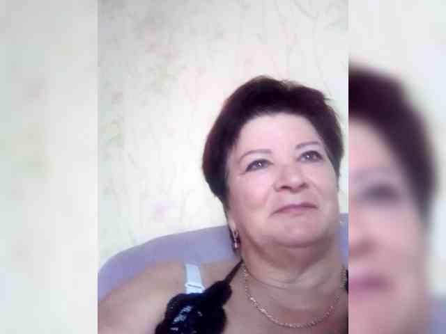 Empresswoman's sex show image