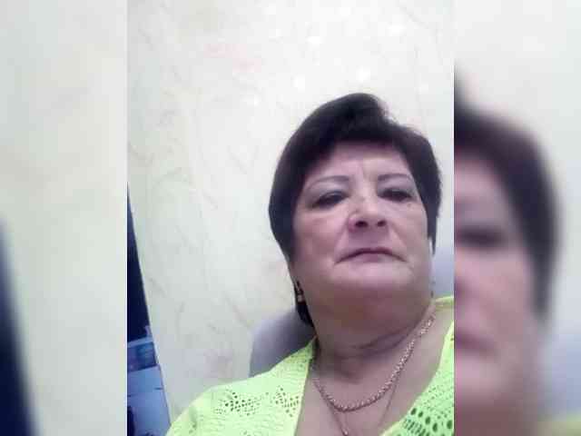 Empresswoman's sex show image