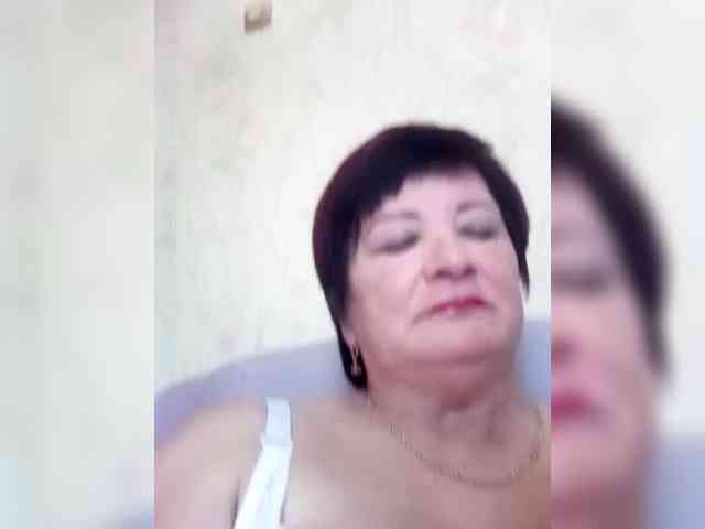 Empresswoman's sex show image