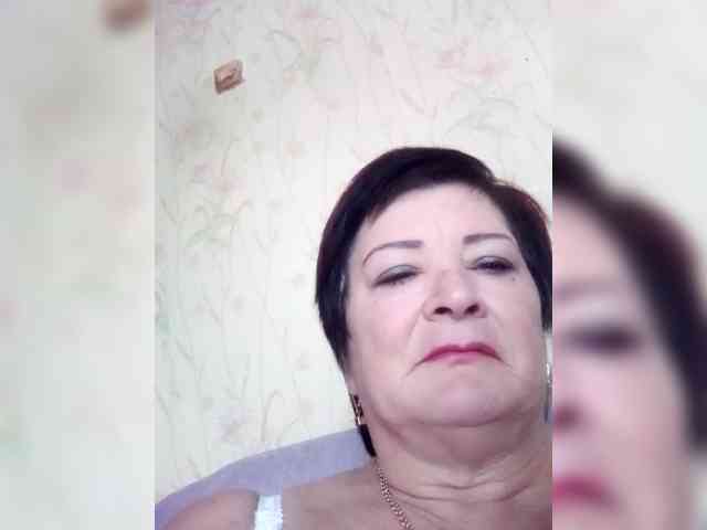 Empresswoman's sex show image