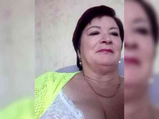 Empresswoman's sex show image