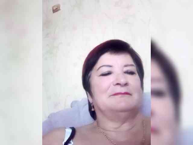 Empresswoman's sex show image