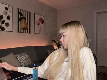 nika_lodge_official's sex show image